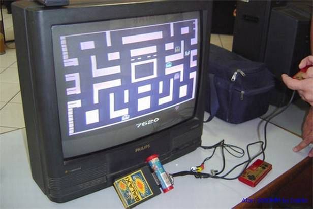 Najmniejszy klon Atari 2600 na świecie [wideo]