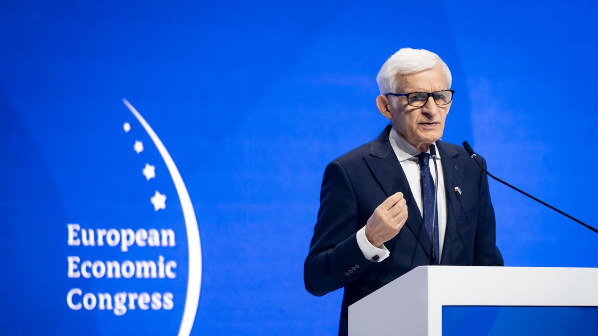 Member of the European Parliament Jerzy Buzek during the European Economic Congress in Katowice, Poland on April 25, 2022 (Photo by Mateusz Wlodarczyk/NurPhoto via Getty Images)