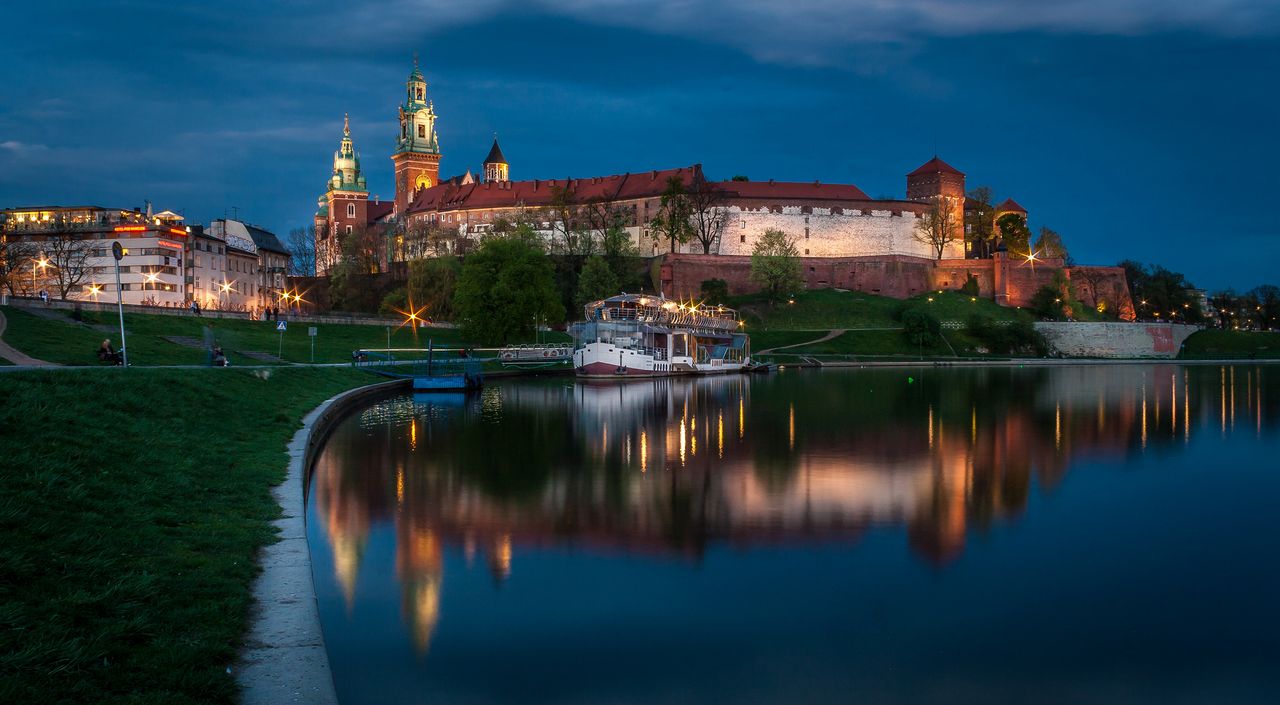 Ze względu na koszty Europa wydawała się nieosiągalna, ale odpowiednia organizacja, wyszukiwanie tanich noclegów i korzystanie z transportu pozwoliło im na odwiedzenie również tej części świata. Z przyjemnością odwiedzili Francję, Hiszpanię i Włochy, ale prawdziwym zaskoczeniem były dla Davida i Nanci mniej popularne turystycznie kraje, jak chociażby Polska czy Czechy, które okazały się równie interesujące.