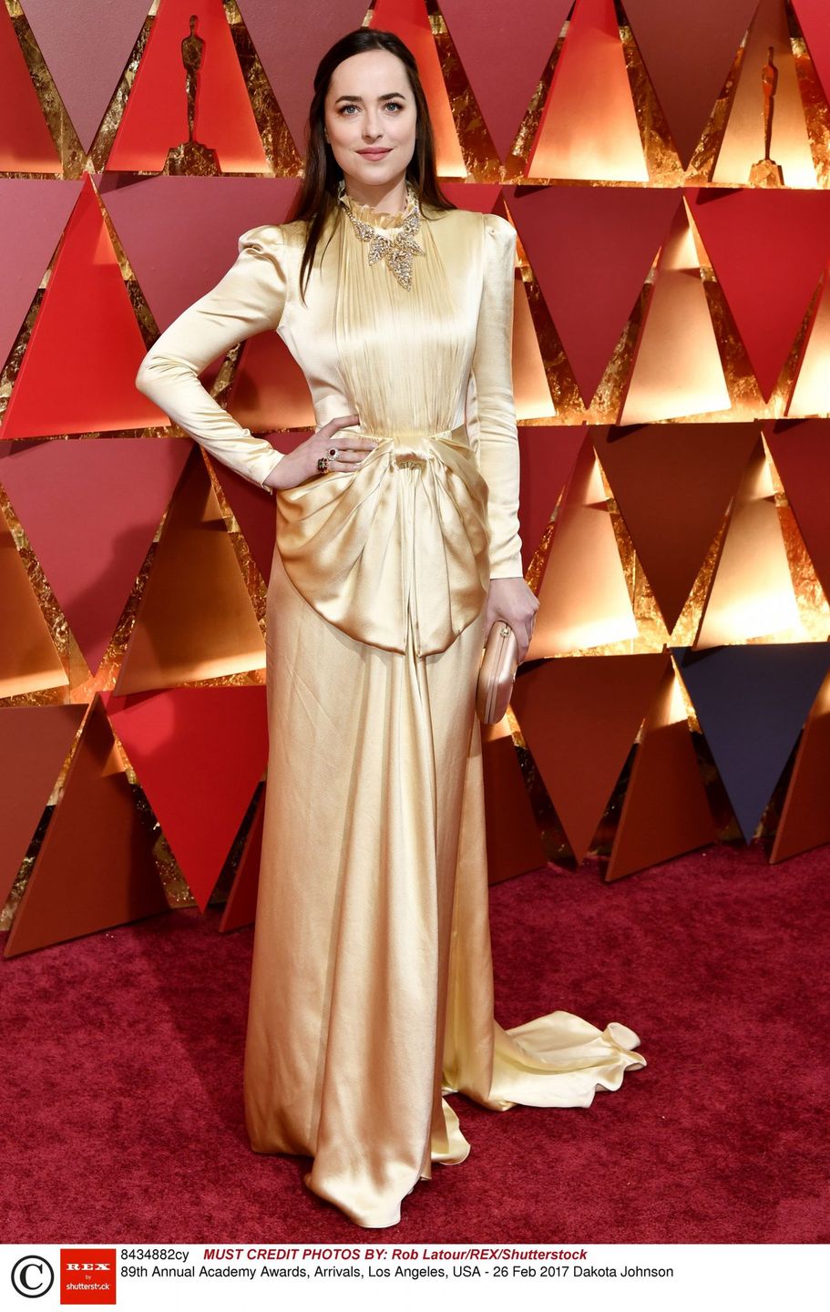 Dakota Johnson - Oscary 2017 (kreacja: Gucci)
