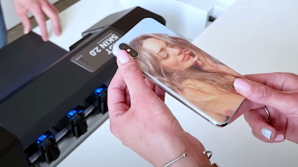 Zmień wygląd telefonu w kilka minut. MediaMarkt naklei na niego folię z twoim zdjęciem 1