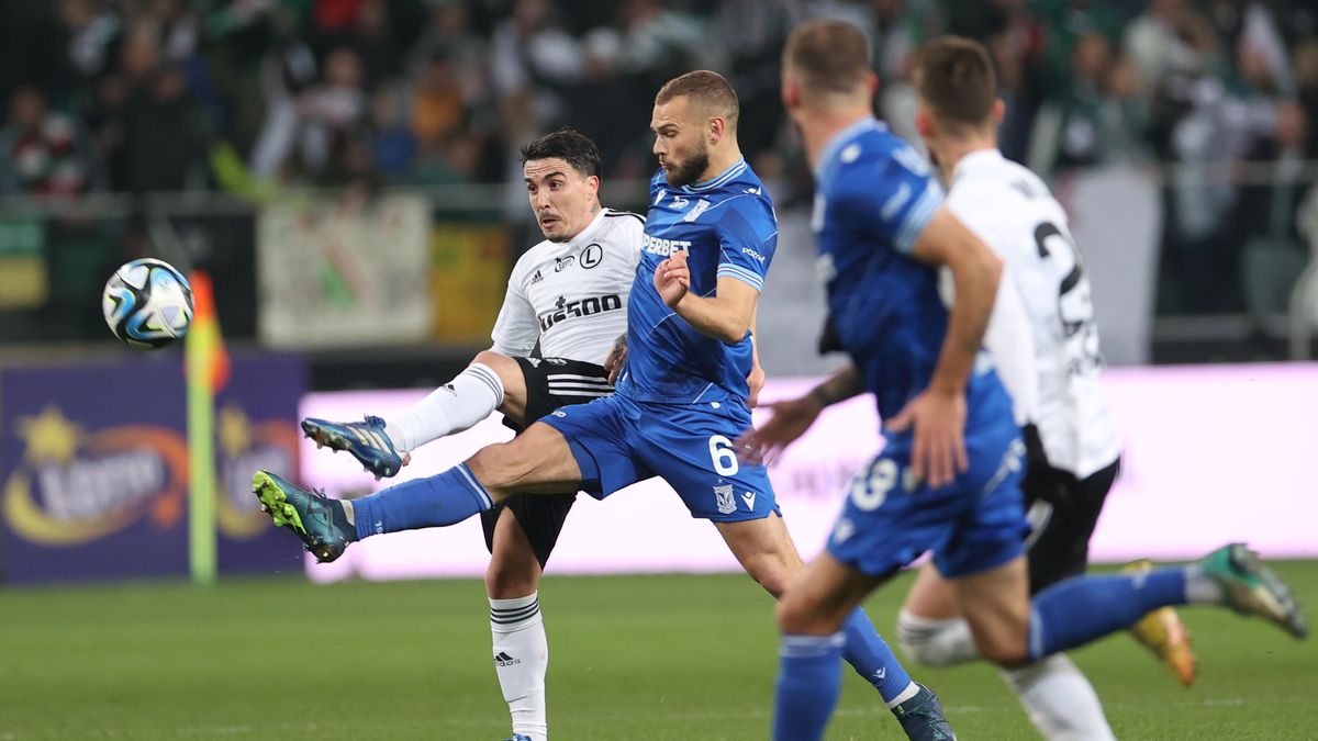 PAP / Leszek Szymański / Na zdjęciu: Mecz Legia - Lech w Warszawie zakończył się bezbramkowym remisem