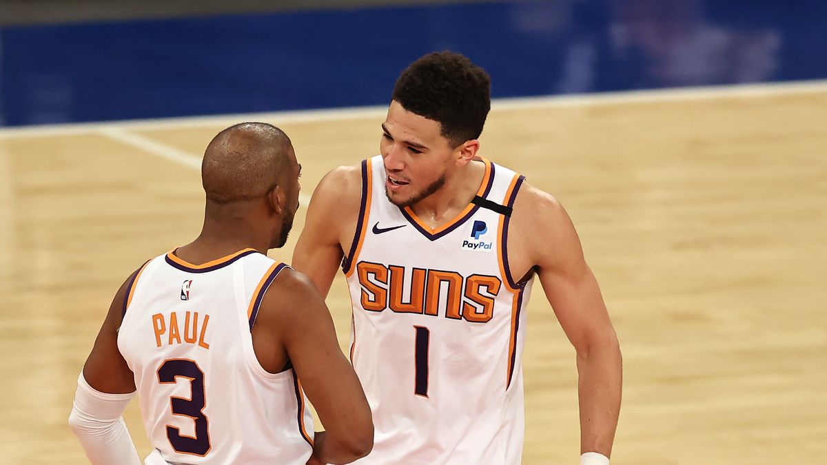 Getty Images / Elsa / Na zdjęciu: Chris Paul (z lewej) i Devin Booker 