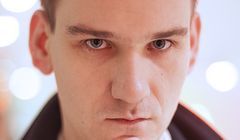 Jakub Dymek żąda przeprosin od Codziennika Feministycznego za oskarżenie go o gwałt. „Bezpodstawny zarzut, wyrządził ogromną szkodę”