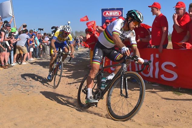 Peter Sagan (na pierwszym planie) wygrał wyścig w 2018 r. Fot. Tim de Waele/Staff/Getty Images