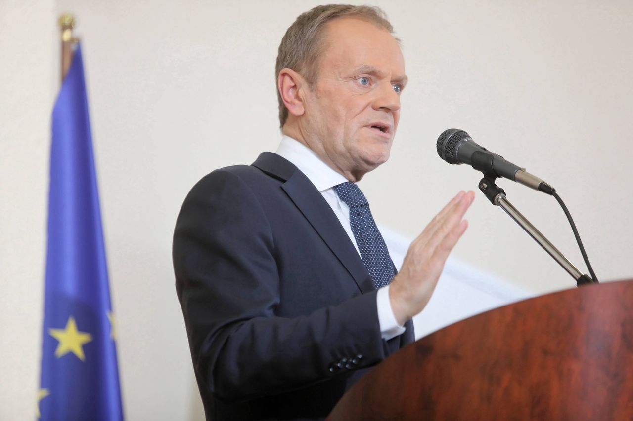 Donald Tusk napisał o Mateuszu Morawieckim, Radosław Fogiel skomentował. Wymiana złośliwości na Twitterze