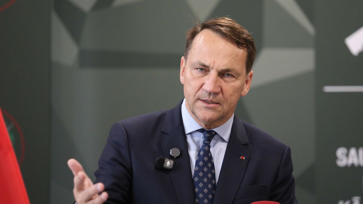 Rados?aw Sikorski na ?otwie
Mandatory Credit: Photo by Edijs Palens/ZUMA Press Wire/Shutterstock (17143152b)
Poland's Minister of Foreign Affairs RADOSĹ?AW TOMASZ SIKORSKI reacts during press conference with Latvian prime minister at the Adazi military base in Adazi, Latvia, Sept. 09, 2026.
Foreign Ministers Of Finland, Ireland, Latvia, Poland And Hungary Meeting In Riga, Latvia - 09 Sep 2026
ZUMA Press Wire/Shutterstock