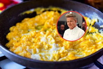 Dodaj łyżkę do jajecznicy. Gordon Ramsay nigdy nie pomija tego kroku