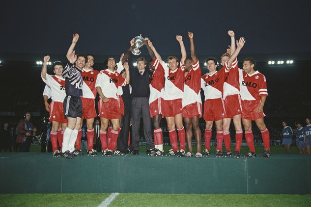 AS Monaco po zdobyciu Pucharu Francji 1991. George Weah czwarty od prawej