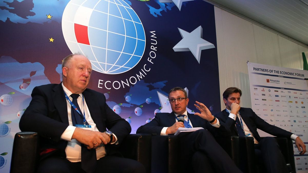 Krynica 2015:  Od lewej prezes KGHM Herbert Wirth, przewodniczący rady nadzorczej PGZ Tomasz Siemiątkowski i prezes PGE Marek Woszczyk.