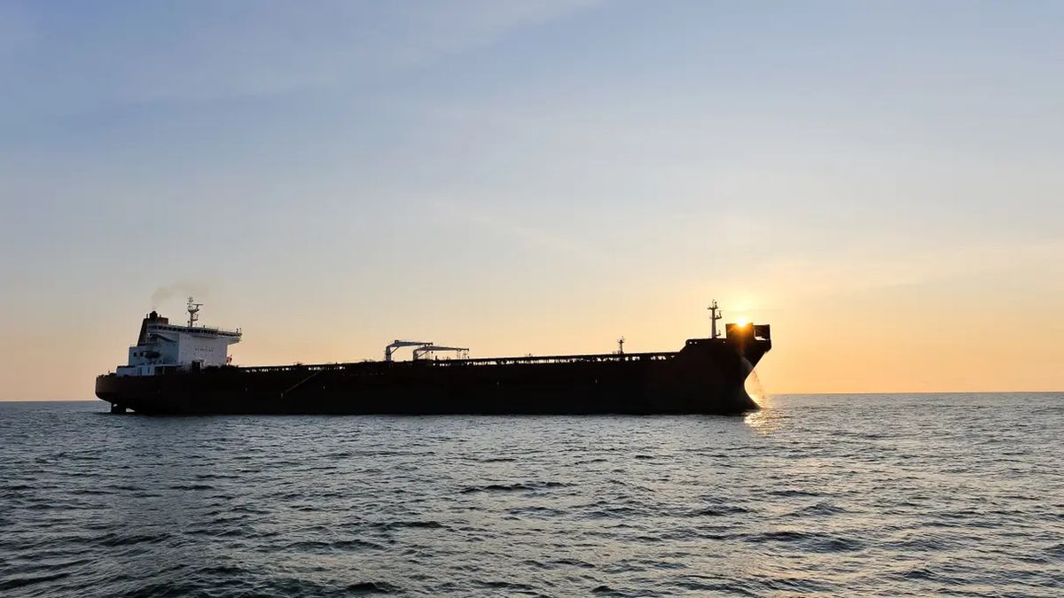 Tankowce omijają Cieśninę Ormuz