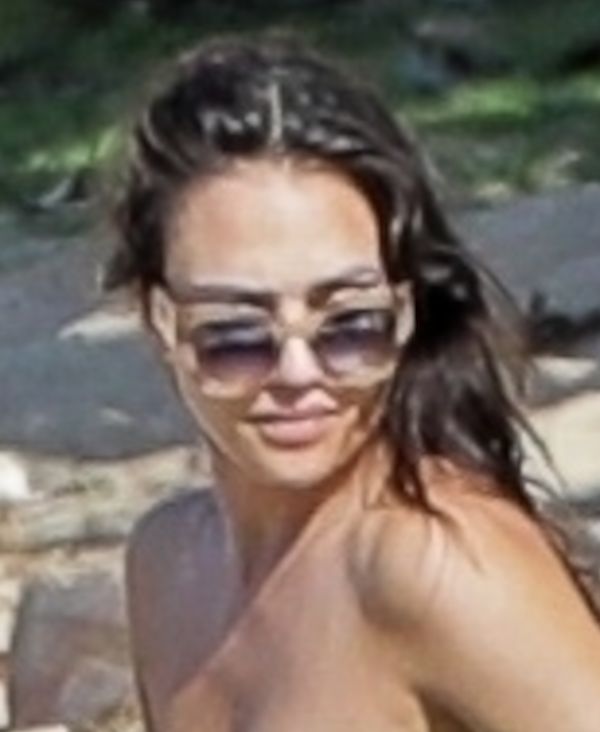 42-letnia Jessica Alba relaksuje się z trójką dzieci na hawajskiej plaży