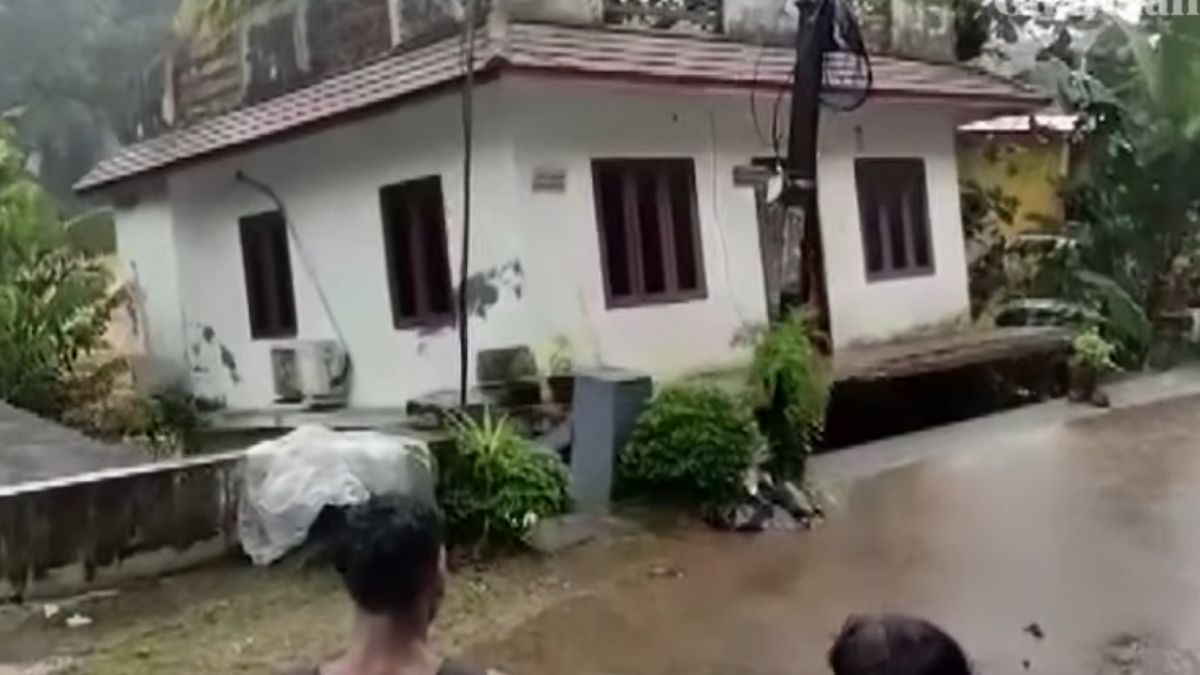 Dom runął do wezbranej rzeki 