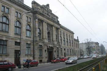 Łódź: Chłopiec przedarł 10 zł. Wymiana banknotu wymagała dwóch wizyt