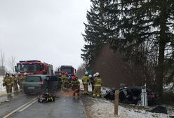 Tragedia na DW 513. 1 osoba nie żyje, wielu rannych