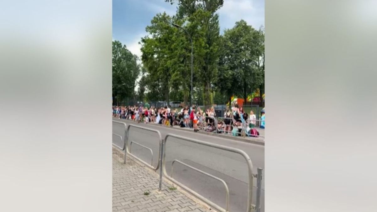 Potężna kolejka przed basenem w Rudzie Śląskiej