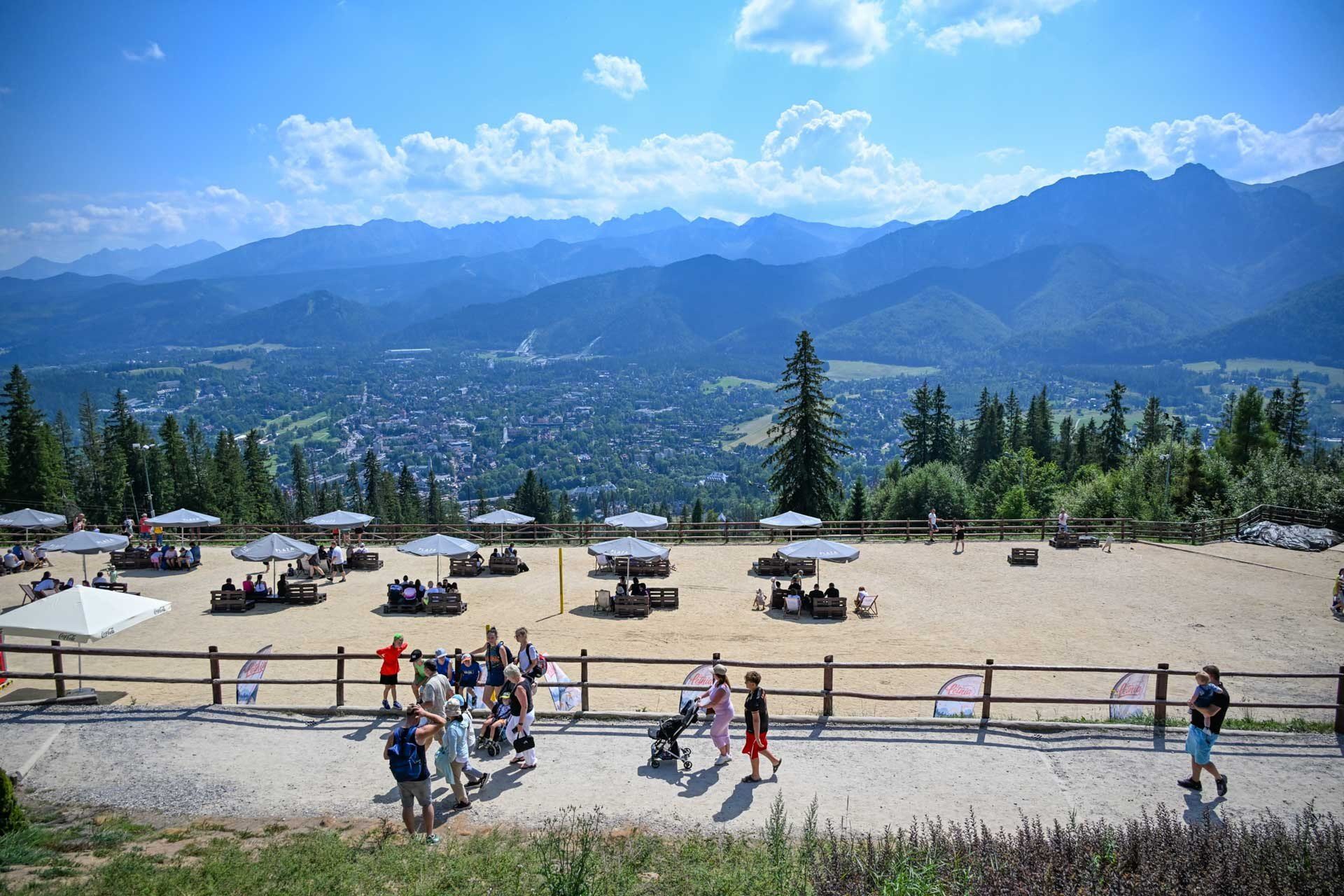 Turyści na Gubałówce w Zakopanem