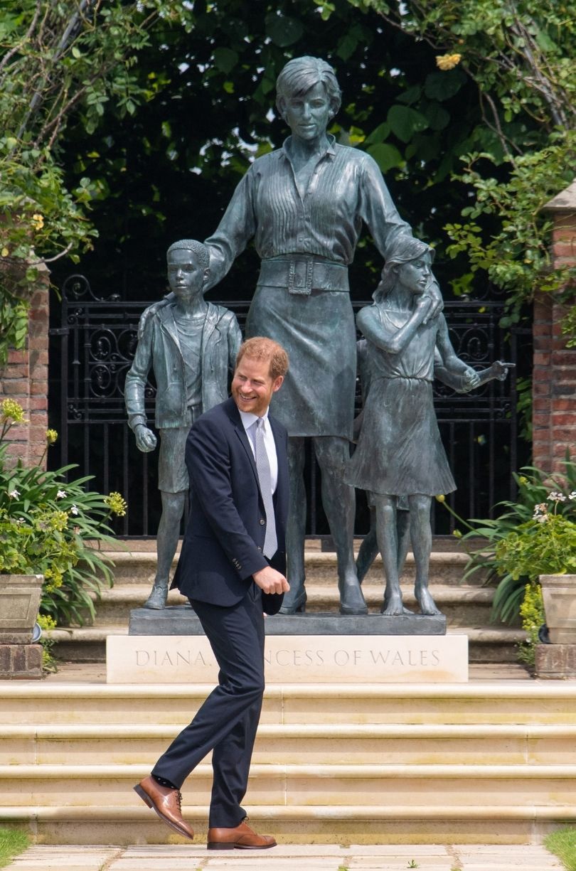 Książę Harry ulotnił się z Pałacu Kensington 20 minut po odsłonięciu pomnika Diany?