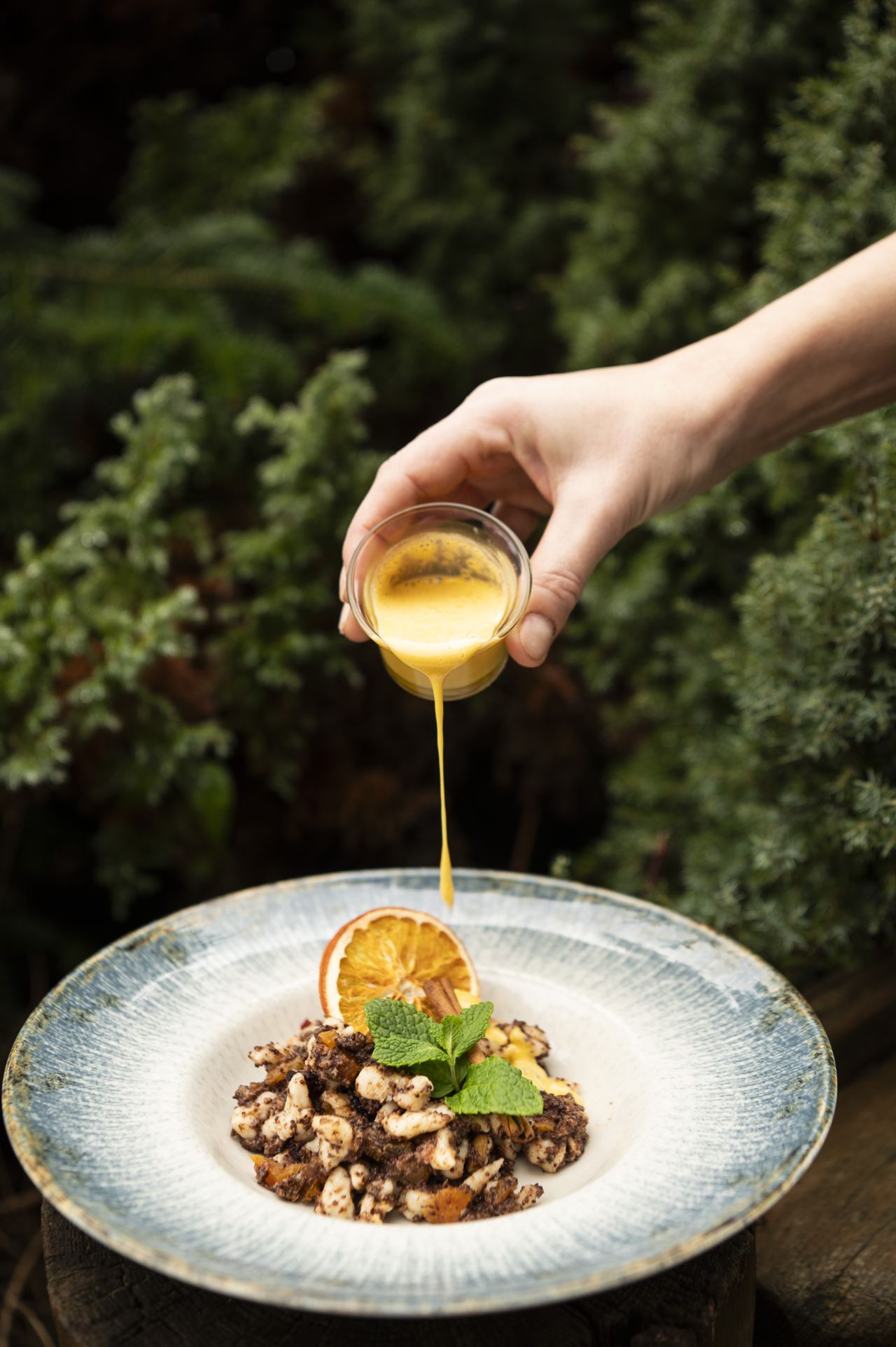 Dania w karczmie myśliwskiej czerpią z polskich tradycji