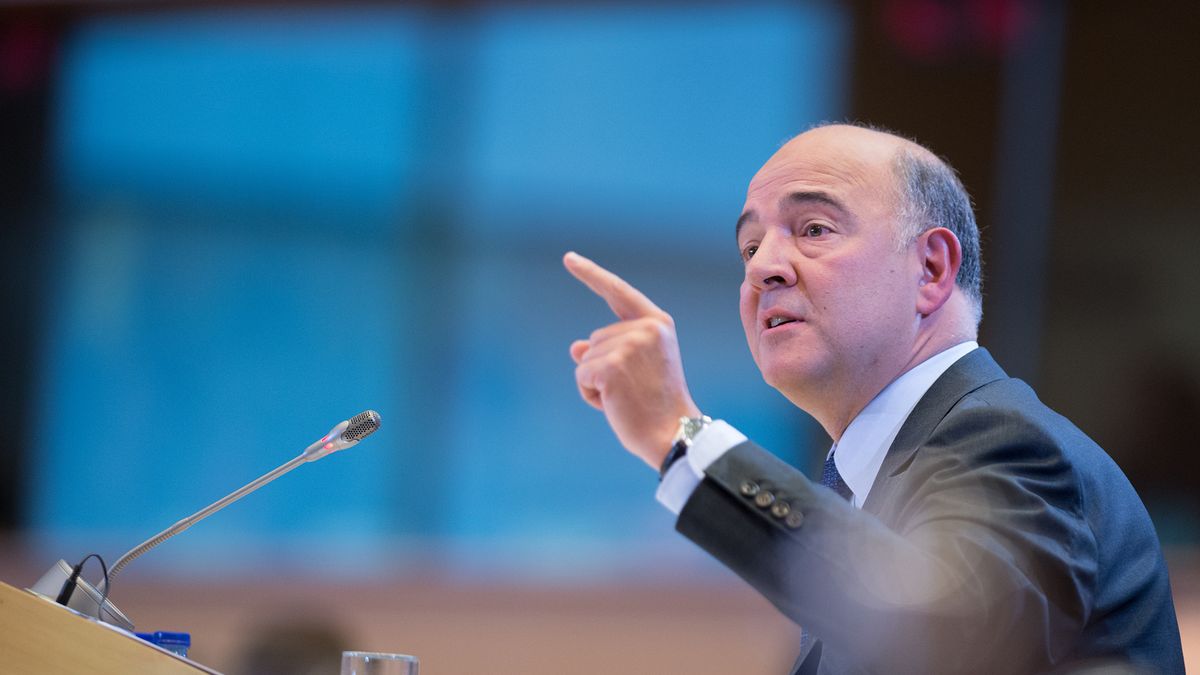 Pierre Moscovici karierę polityczną rozpoczynał w trockistowskiej Rewolucyjnej Lidze Komunistycznej, by później na stałe związać się z Partią Socjalistyczną. W latach 2012-2014 był ministrem gospodarki, finansów i handlu zagranicznego Francji.