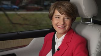 Korporacja ją "wypluła". Dziś obraca milionami