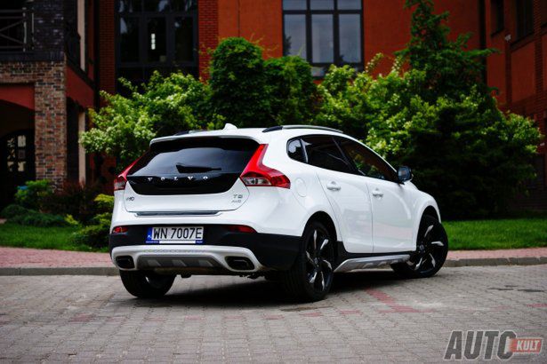 Volvo V40 Cross Country T5 AWD AT Summum - bardziej "hot" niż "cross" [test autokult.pl]