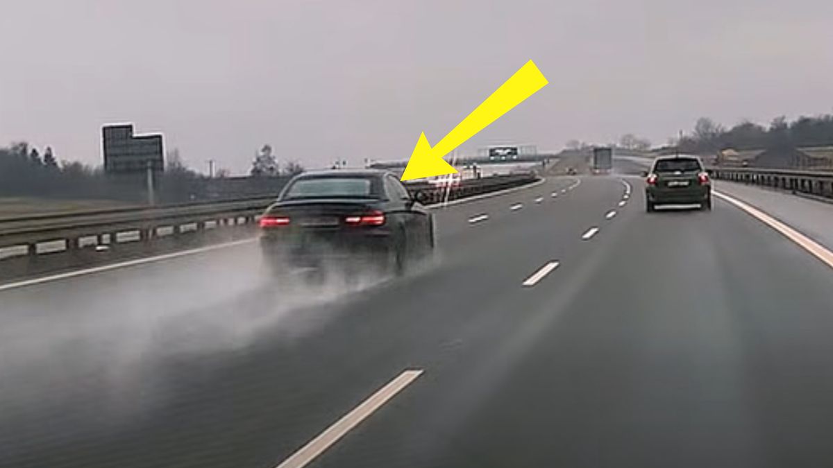Gnał autem marki BMW pomimo kiepskich warunków.