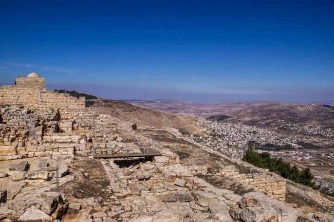 Ruiny starożytnego miasta na gorze Gerizim (fot. Joshua Raif / Shutterstock.com) 