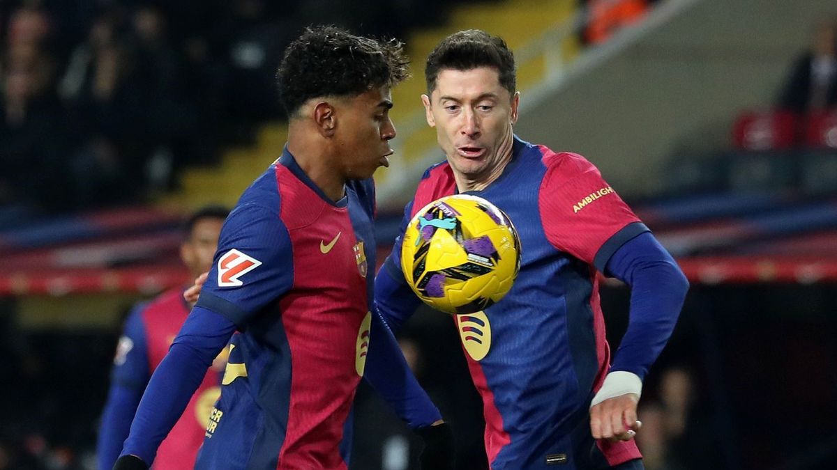 Getty Images / Photo by Joan Valls/Urbanandsport/NurPhoto via Getty Images / Na zdjęciu: Robert Lewandowski (L) i Lamine Yamal