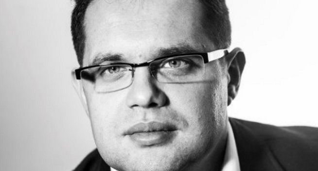 Sprzedaż reklam w modelu programmatic: outsourcing czy wewnętrzny dział?