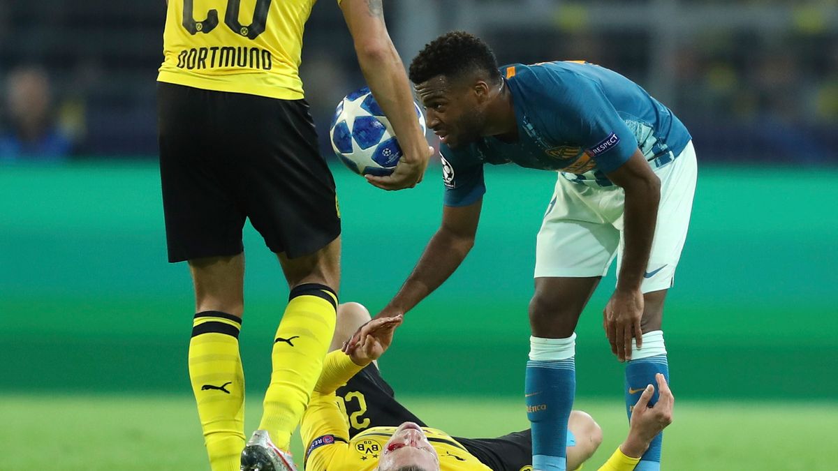 PAP/EPA / FRIEDEMANN VOGEL / Na zdjęciu: Łukasz Piszczek kopnięty przez Thomasa Lemara