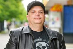 Krzysztof Skiba pozuje z młodszą partnerką. Podzielił się sylwestrową wpadką