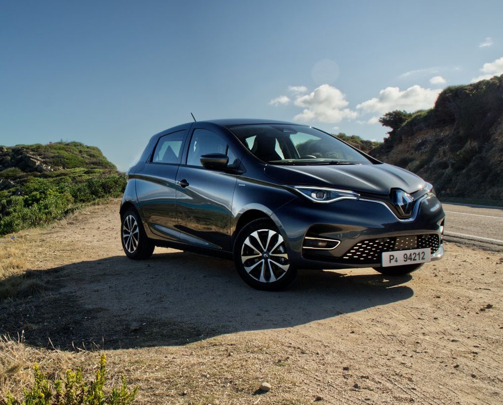 Renault wygrywa z Teslą w Europie. Zoe jest popularniejsze niż Model 3