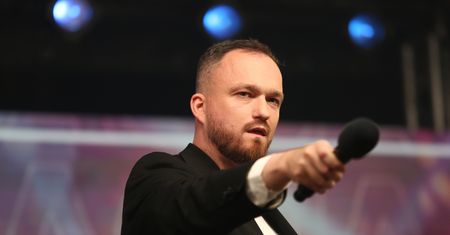 Konfederacja płonie od wewnętrznych konfliktów. W tle romans i cytaty z Biblii