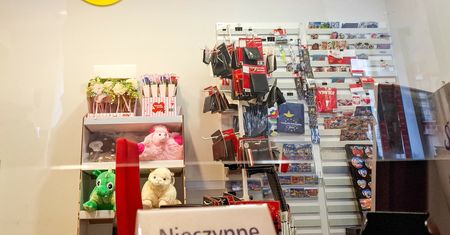 "Zagrożenie życia". Lekarze ostrzegają przed książkami z Poczty Polskiej