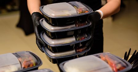 Czy catering dietetyczny się opłaca? Oszczędzamy czy przepłacamy?