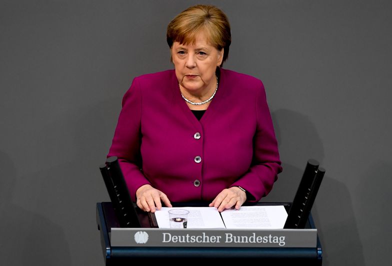 epa08378854 German Chancellor Angela Merkel speaks during a session at the Bundestag Germany's lower house of parliament in Berlin, Germany, 23 April 2020. Merkel discussed about the coronavirus disease (COVID-19) pandemic.  EPA/FILIP SINGER Dostawca: PAP/EPA.