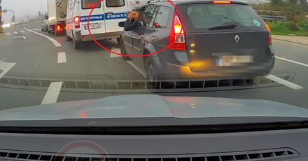 Starcie kierowców w Krakowie. "Masz prawo jazdy z chipsów"