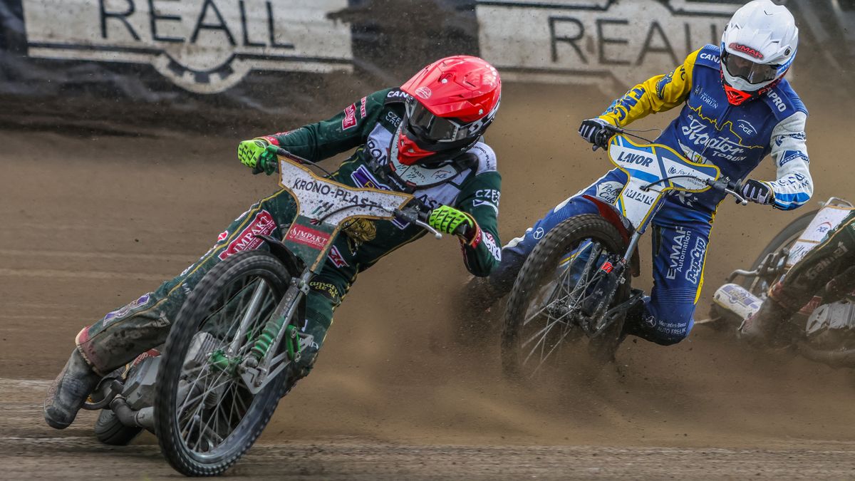 WP SportoweFakty / Patryk Kowalski / Na zdjęciu: Kacper Halkiewicz w kasku czerwonym przed Janem Kvechem