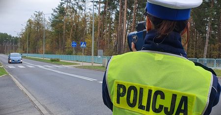 Pomiar prędkości przed przejściem. Trzeba dokładnie znać przepis