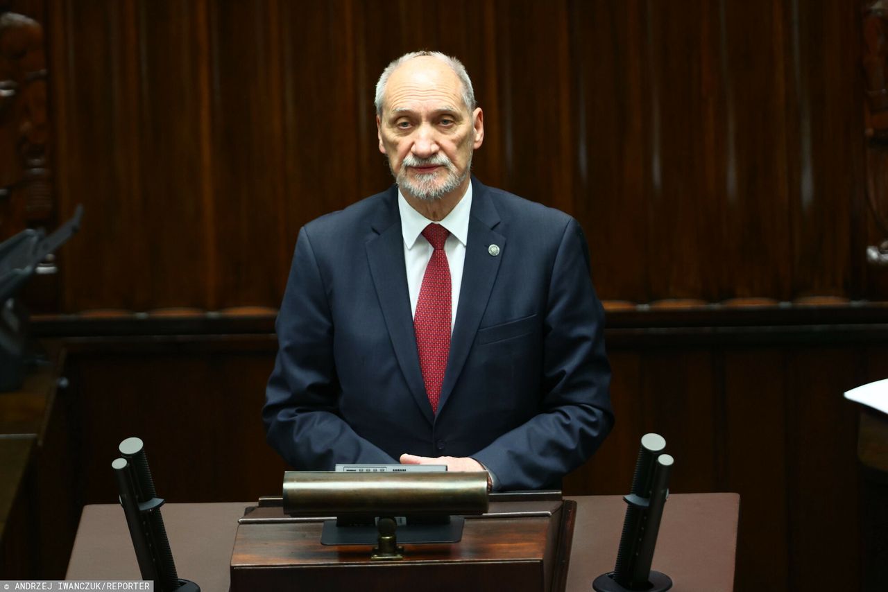 Podkomisja smoleńska będzie działać? Macierewicz podaje termin