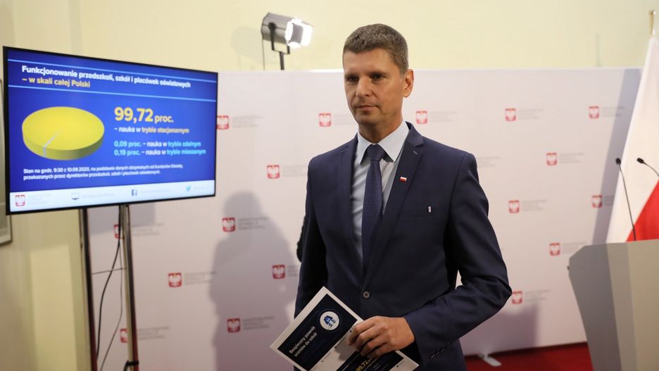 Powrót do szkoły. Rośnie liczba szkół, w których naucza się zdalnie lub hybrydowo