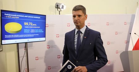 Powrót do szkoły. Rośnie liczba szkół prowadzących naukę w trybie zdalnym i hybrydowym