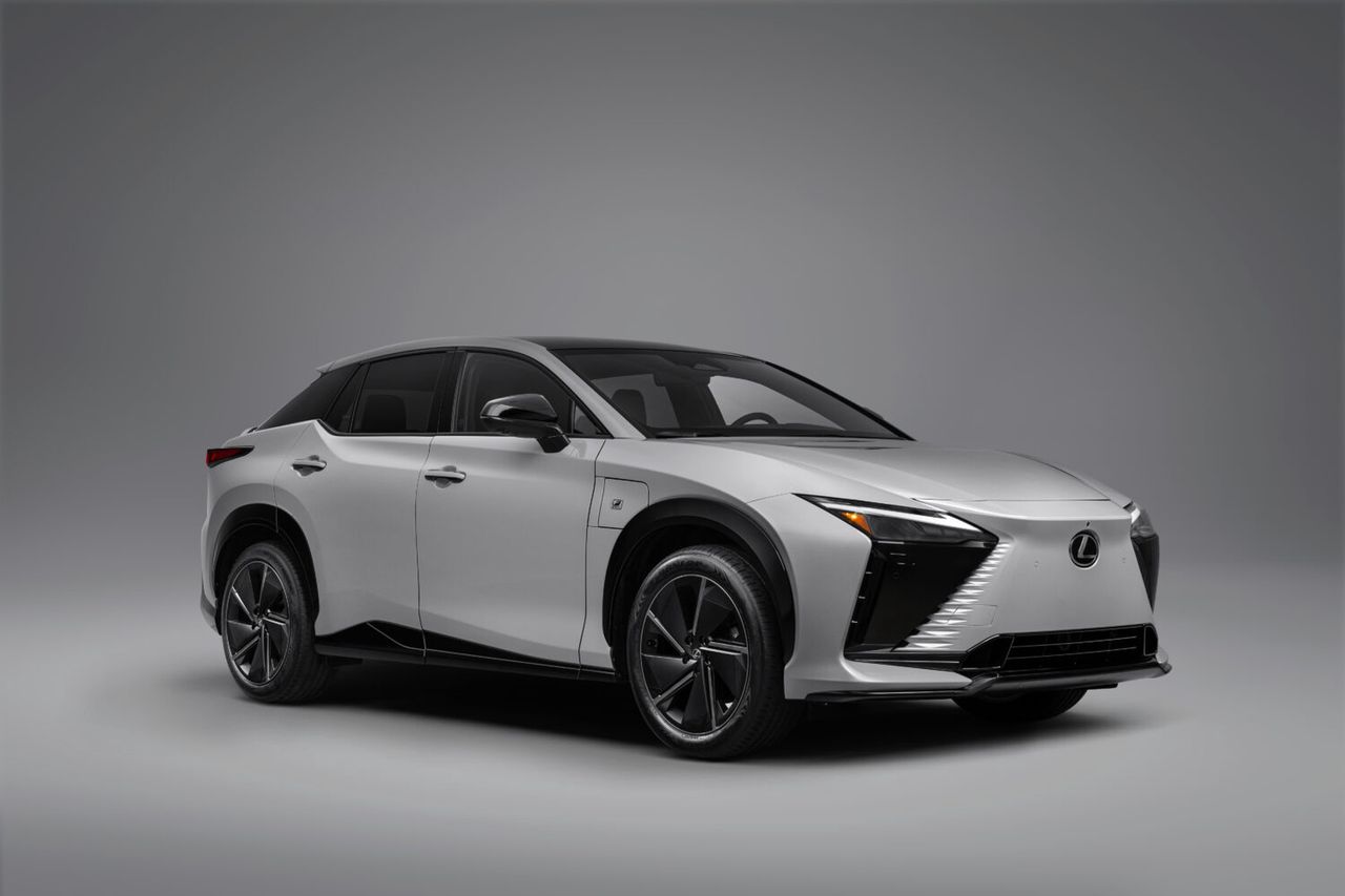 Elektryczny Lexus dostał symulowane biegi. Na razie tylko w USA
