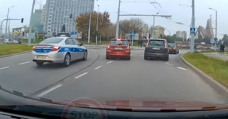 Kto popełnił błąd? "To wina policjanta". Mamy wideo