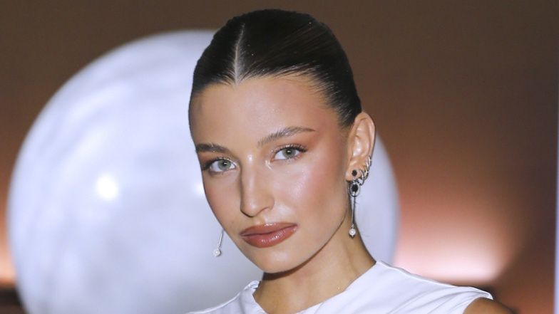 Julia Wieniawa pręży zgrabne ciało w białych koronkach