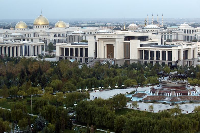 Stolica Turkmenistanu prawie cała z marmuru. Trafiła do Księgi Rekordów Guinessa
