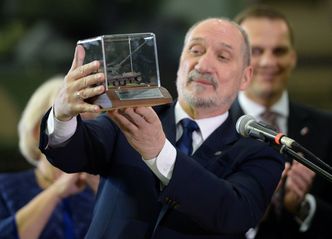 Macierewicz dumny. Wojsko odebrało pierwsze Kraby