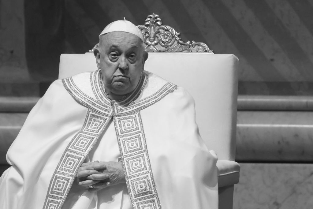 Papież Franciszek nie żyje. Lekarz ostrzegał, że "walczy o życie"