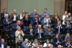 Roszady w ławach poselskich PiS. Kto zastąpi odchodzących do KPRP?